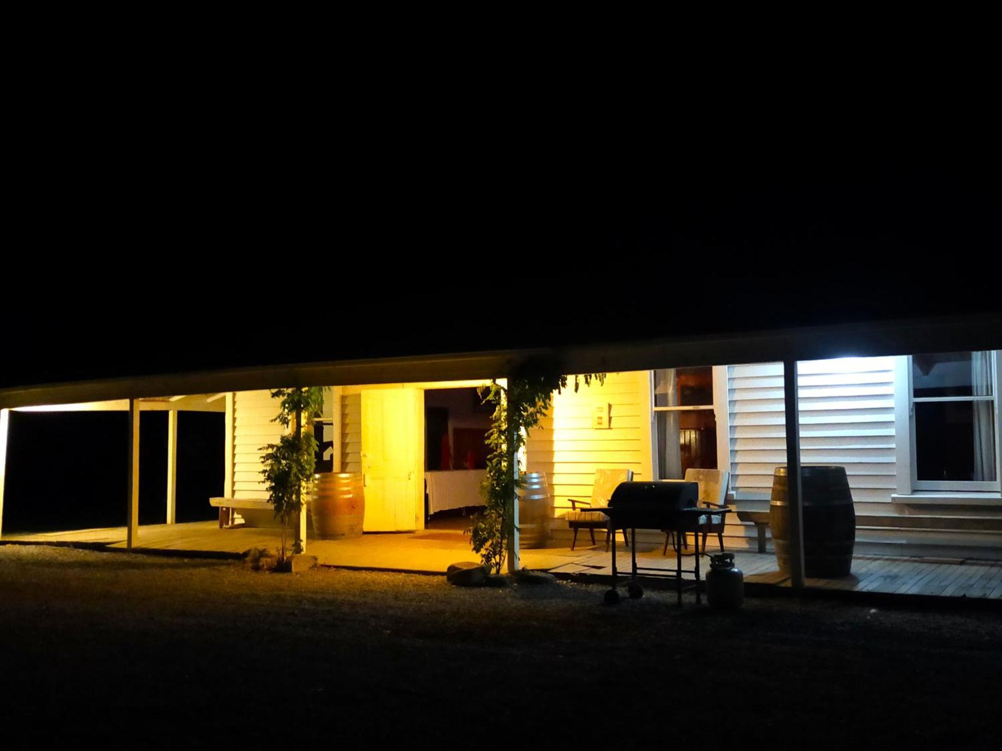 Taringatura Backpackers Hostel Benmore ภายนอก รูปภาพ